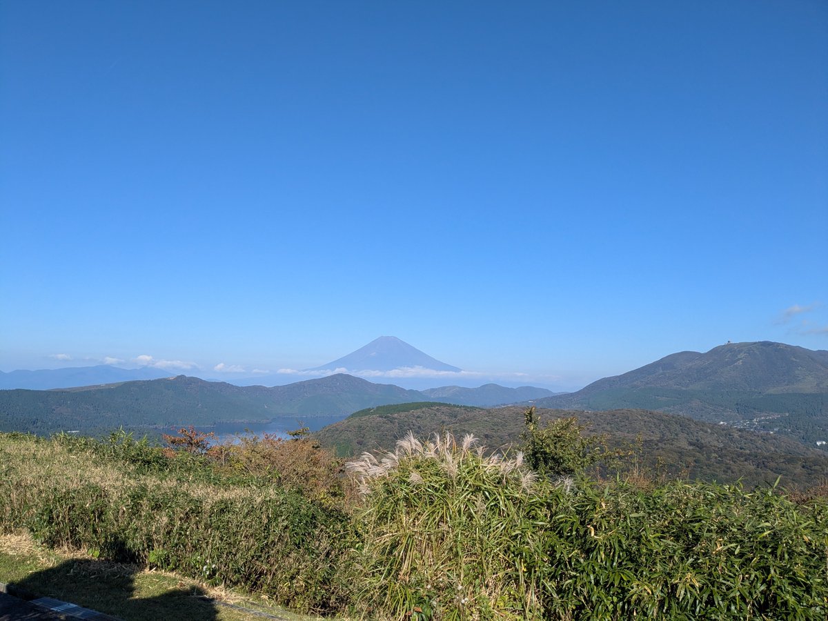 turn819's tweet photo. アネスト岩田ターンパイク箱根
10月18日(日)8時30分の道路状況(大観山付近)
天気:晴れ
気温:13℃
路面状況:乾燥(規制なし)
風速:1m
霧:無し
峠ステッカー限定版の販売: 無し https://t.co/vfUhje4xPk