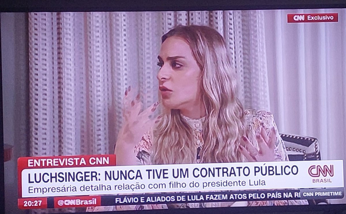 misticovidente's tweet photo. A MULHER QUE TEVE CORAGEM DE DERRUBAR A REPÚBLICA E ENTERRAR LULA, NEM O PAQUITO OU QUALQUER HOMEM TEVE PEITO COMO ELA! 

ROBERTA LUCHSINGER REVELA MEDO DE SER ASSASSINADA JUNTO COM SUAS FILHAS E DISPARA

"SE ACONTECER ALGO FOI ALGUÉM LIGADO AO PRESIDENTE DA REPÚBLICA" https://t.co/kMtnMQWbXc