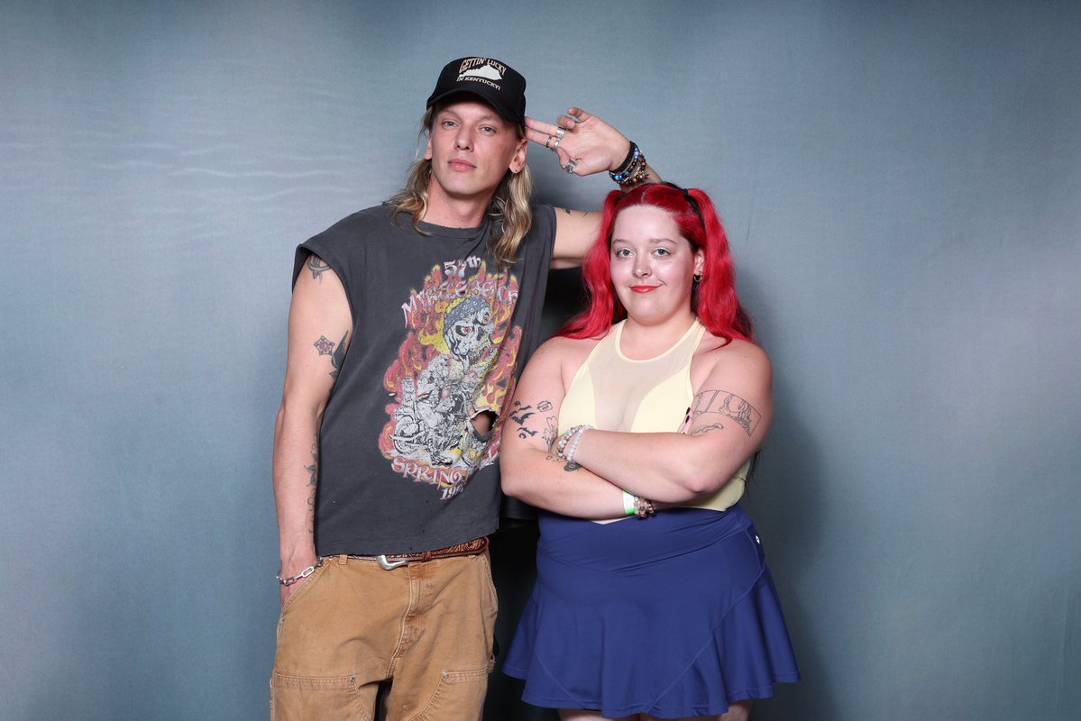 sunshinevandien's tweet photo. posting these because y'all can take my photos and edit me out but you can't take away how much jamie loves me so :) https://t.co/zSagHvDE9J
