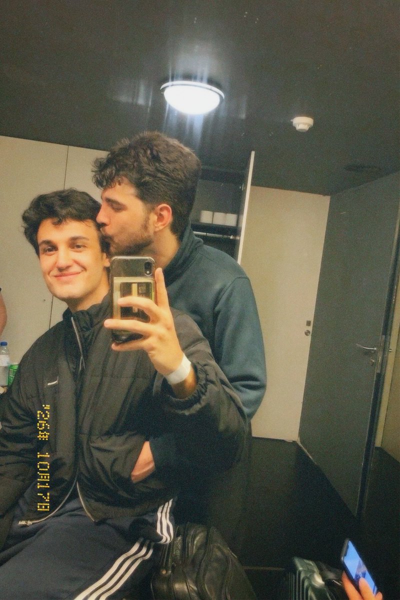 locwdora's tweet photo. Deus não fez um amor tão lindo pra ser proibido. https://t.co/aY6XZSfrf3