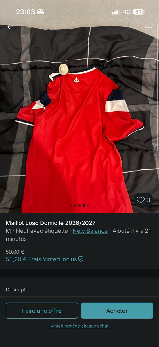 LBleuBlancRouge's tweet photo. 🔴🫵🏻 Des maillots de la boutique du LOSC qui a été saccagée et pillée à Lille cette après-midi sont déjà en vente sur Vinted. 

Et ils postent la photo avec .. l’antivol encore dessus. Des génies ces crapules.. 

« Dernière connexion Roubaix il y’a 23 minutes »… Voilà, voilà.. Je pense que tout est dit.. 🙄

#17Octobre