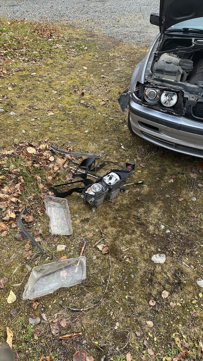 akdriftingsucks's tweet photo. I PAID FOR THE SELF LEVELING HEADLIGHTS AND I WANT TO USE MY SELF LEVELING HEAD LIGHTS🤣 https://t.co/ly89shzxYh