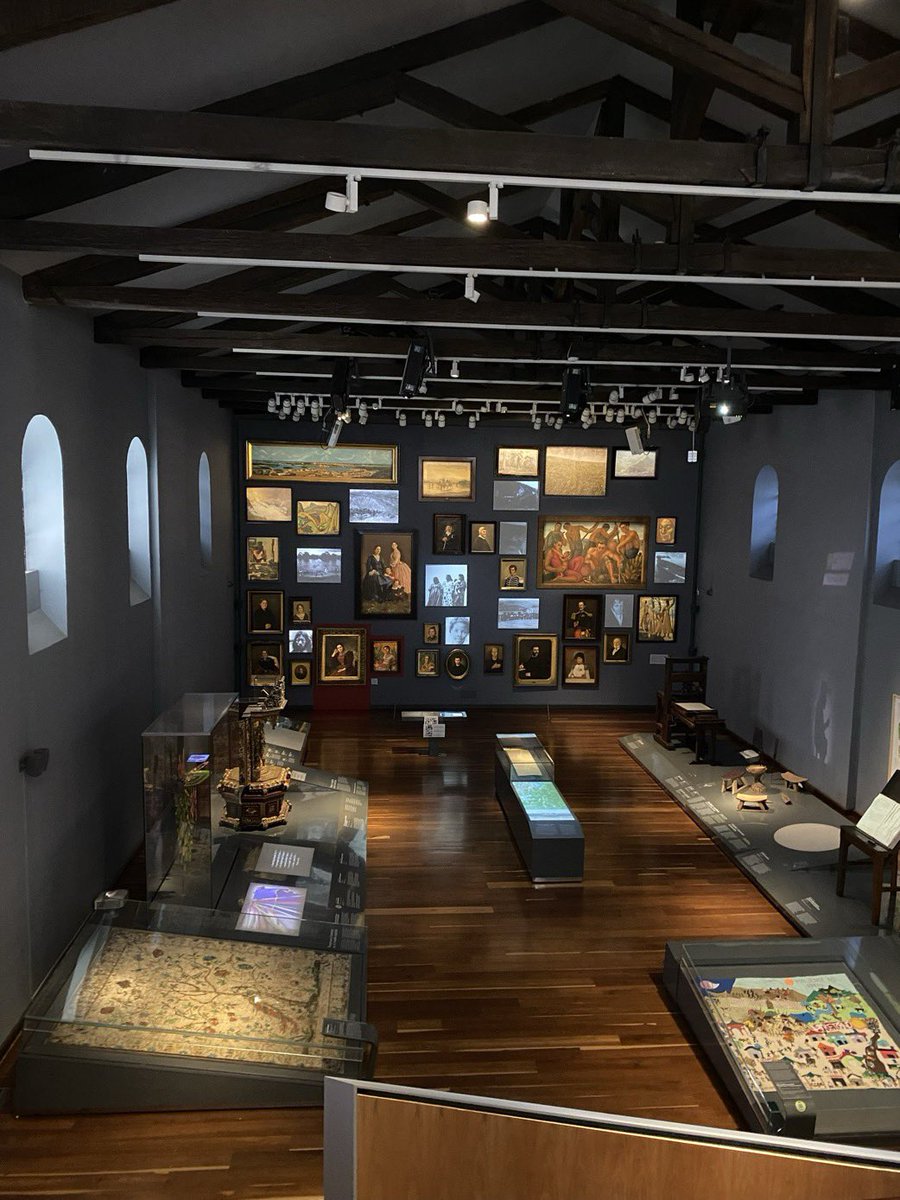 laumzza's tweet photo. esta gente se nota que JAMÁS ha ido al museo https://t.co/K2LYoSp4LU