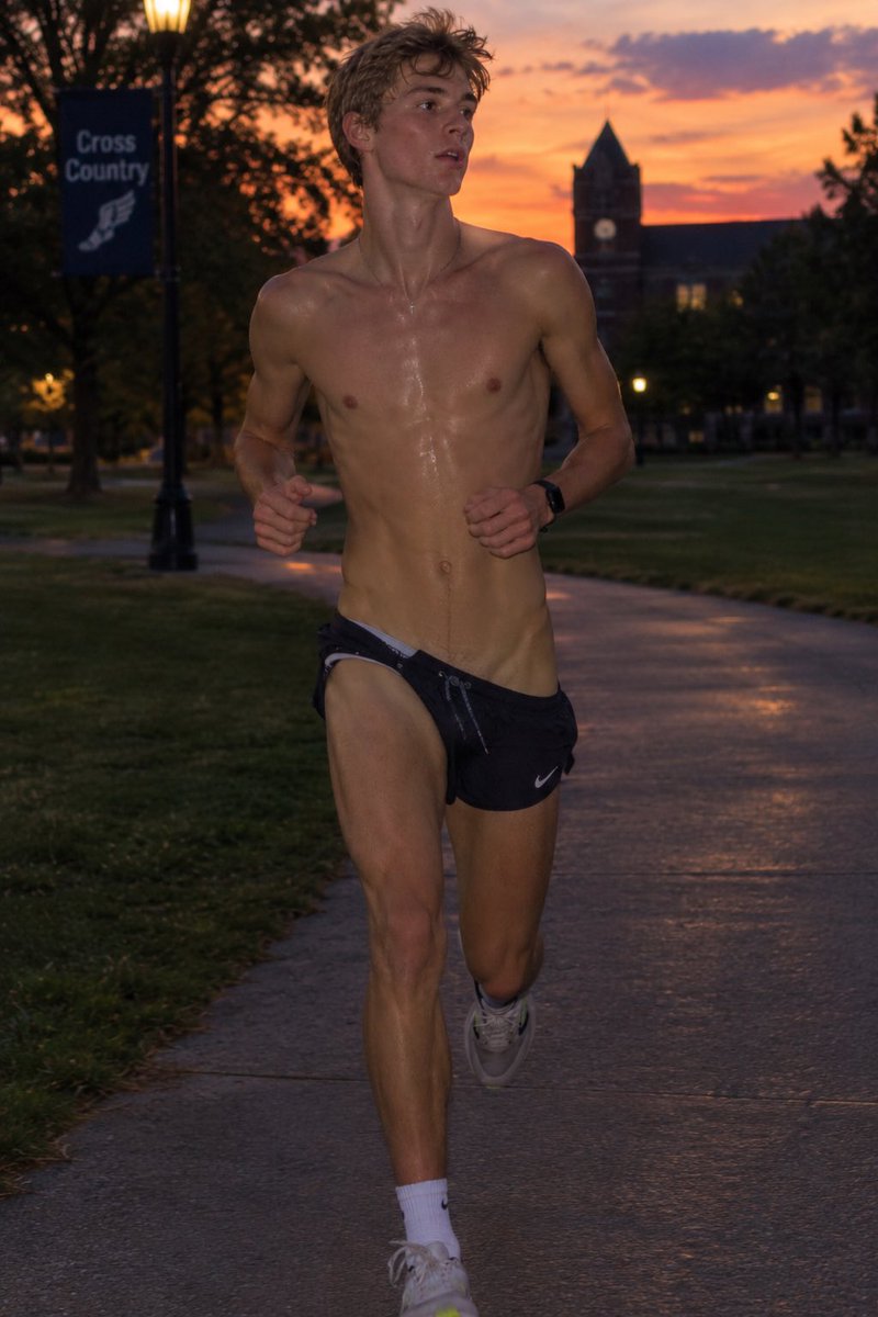 Twink_XC's tweet photo. Whoopsie 🤭 

 #gay #twink #run #college https://t.co/qMF4c33dZK