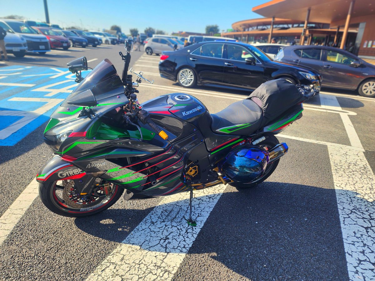 DM44074871's tweet photo. 到着‼️
#ZX14R https://t.co/3GkFbCW8q3
