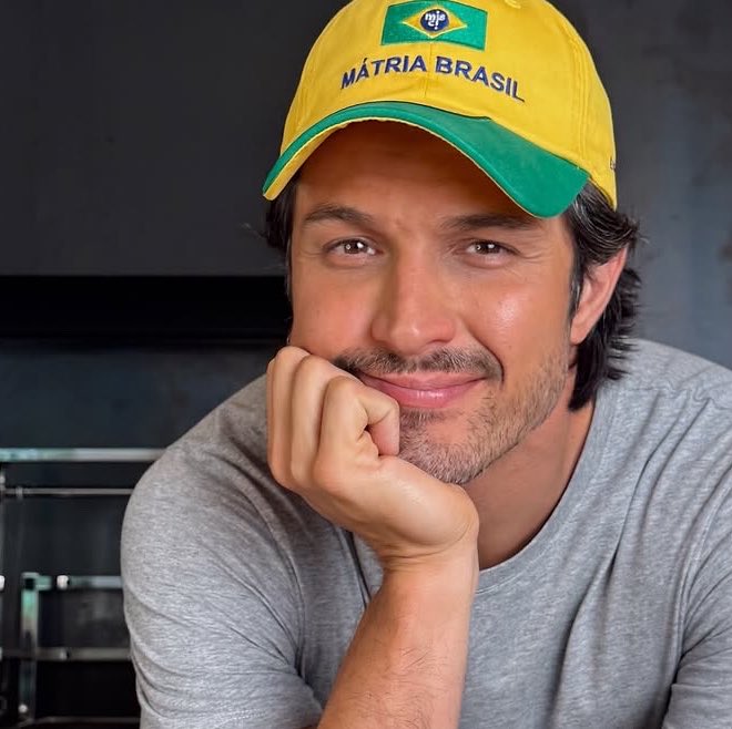 lanitsrey's tweet photo. delegacia dos apaixonados só me dá orgulho https://t.co/6rpFU5g09y