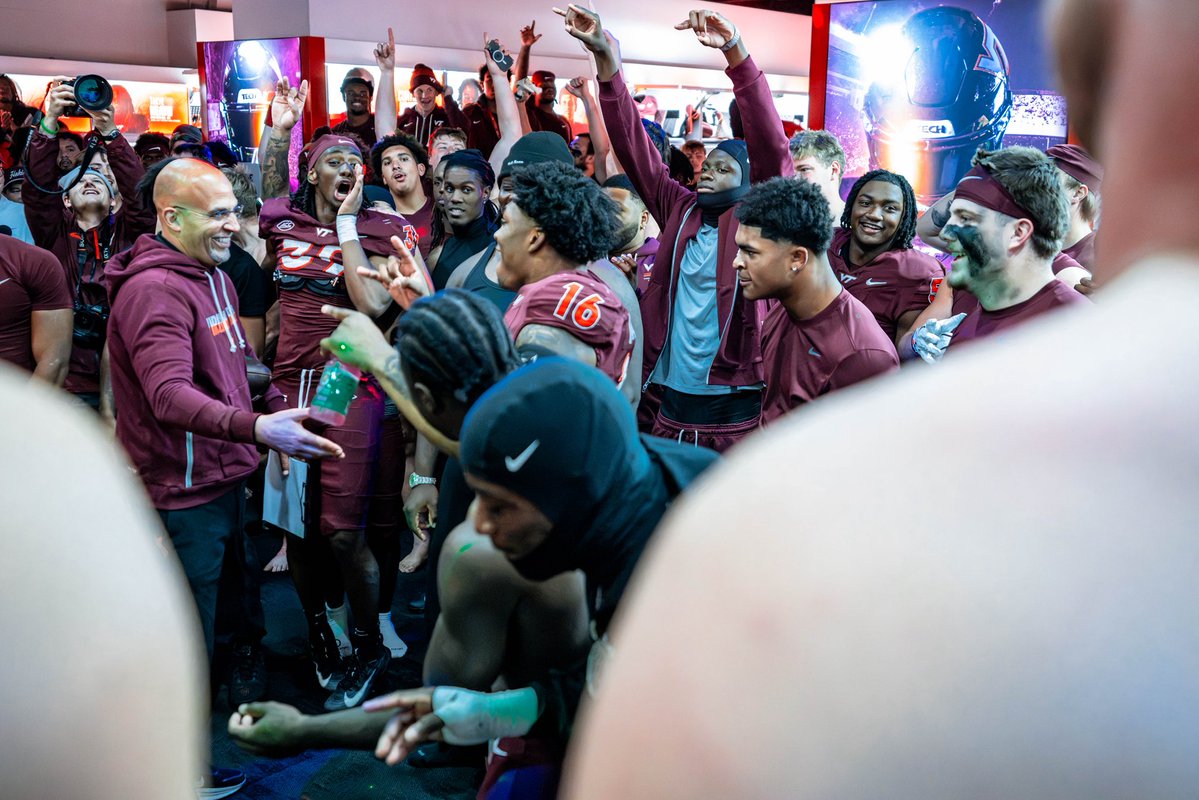 HokiesFB's tweet photo. Locker room vibes 📈

#LetsGoHokies https://t.co/BvkAs4QQBH
