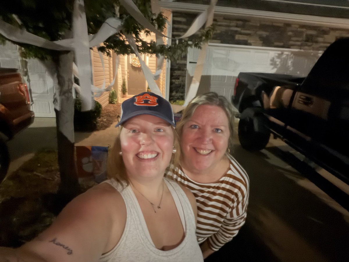 jennihilton's tweet photo. We rolled our tree in Greenville SC. #wareagle #AUBVSUGA https://t.co/GdECWBdQ6a