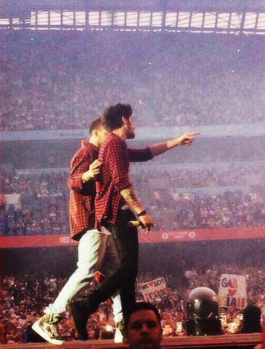 LHealer28's tweet photo. Sending love and warmth to Zayn.♥️ https://t.co/7TzpTUViWt