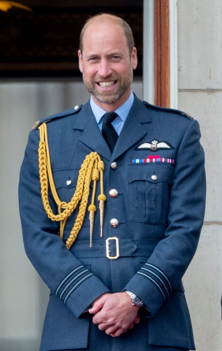BarackObama_17's tweet photo. 🇬🇧👑 BREAKING THE INTERNET: Is Prince William the right person to lead the British monarchy into the future?

A) Absolutely! 👑
B) The monarchy needs change! ⚖️

Cast your vote! 👇 https://t.co/GoUzjX1NKk