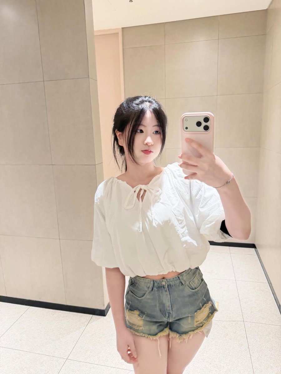 dnhi06's tweet photo. xinh gái dái too https://t.co/gPFiiuqlm7