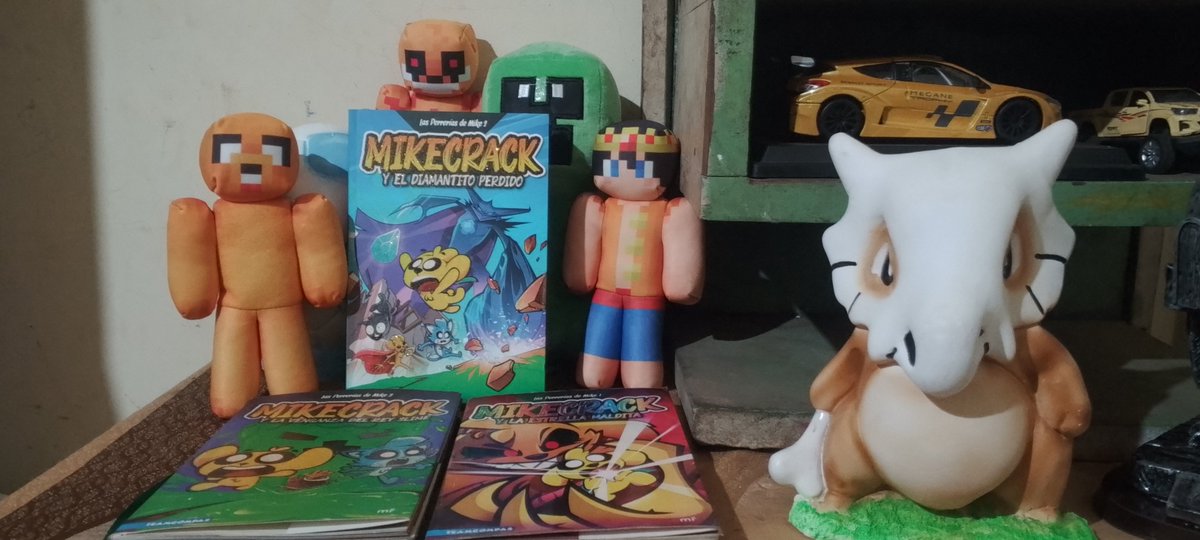 Maxcraftyt2279's tweet photo. Hoy me compré el otro libro de @MikecrackYT lo voy a leer ya que leí los 2 libros y me falta este y tengo tu muñeco de tu Mike y de trollino y Mike exe https://t.co/v4A9c9QJhK