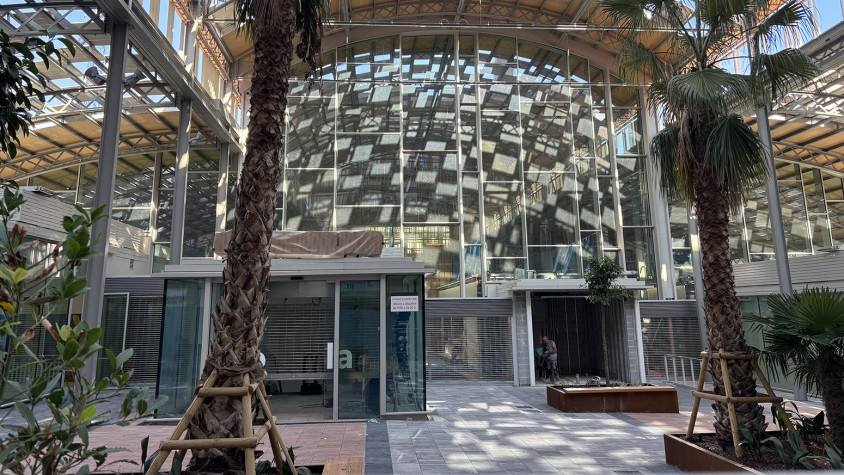 Terra_Futur's tweet photo. 📆17 Novembre i si no hi ha imprevistos 
El Mercat de l'Abaceria de Gràcia torna a la Travessera.
5 anys de retard sobre el previst.
Es va derruïr tot, fins i tot l'estructura de ferro.
Feliç,🫠va ser el meu mercat durant un temps on vaig viure a prop. https://t.co/uoPGI7hj4k