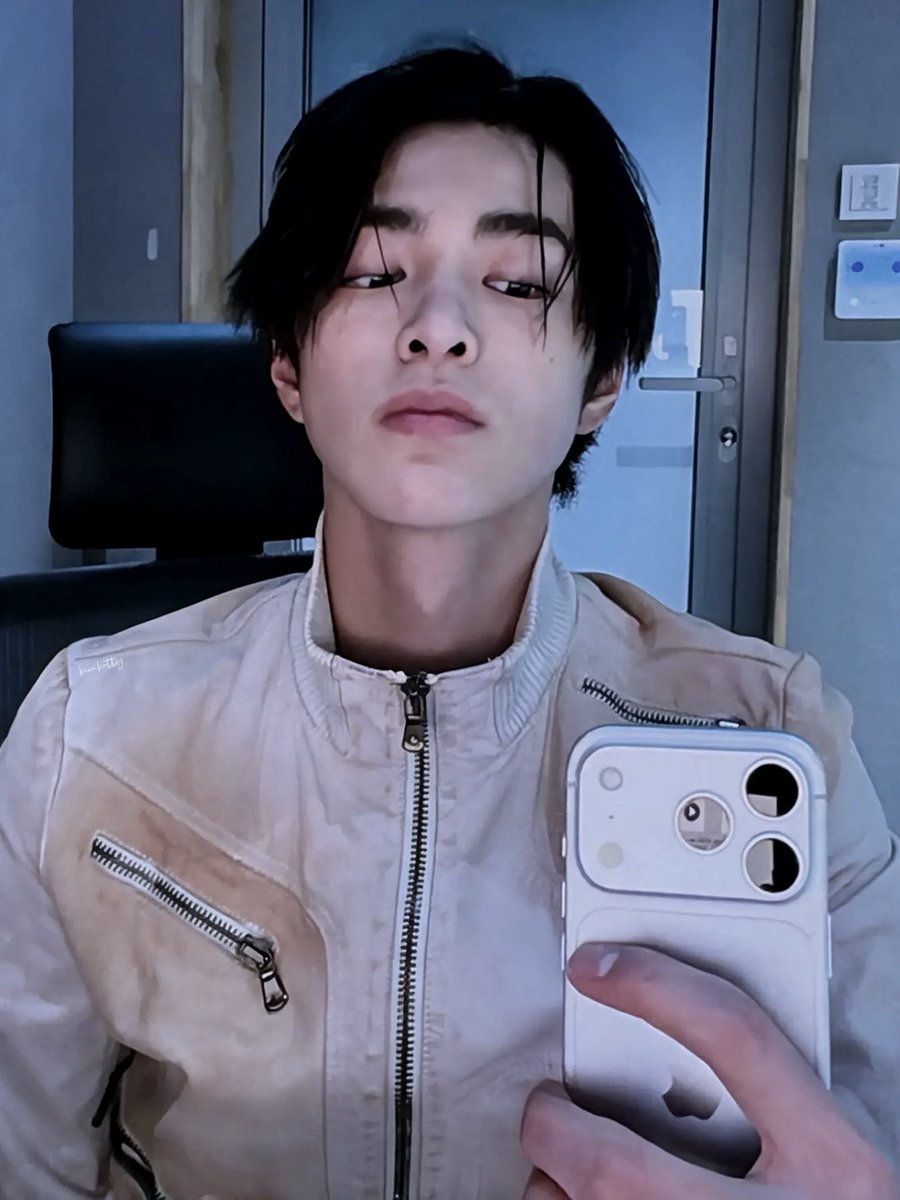 keonhotty's tweet photo. #keonho https://t.co/cyOL2w7dP1
