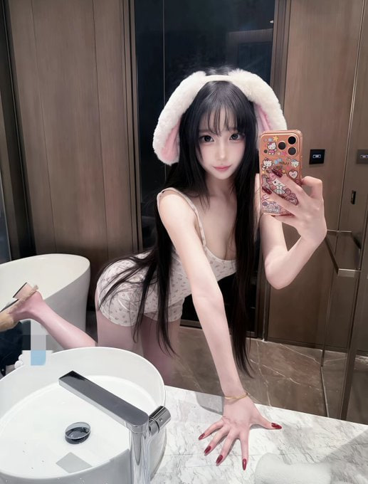 melyloveyy's tweet photo. 有人要锐评我的福吗？

Lou照   实况！流言22看完删哦…… https://t.co/zEuBv08vSF