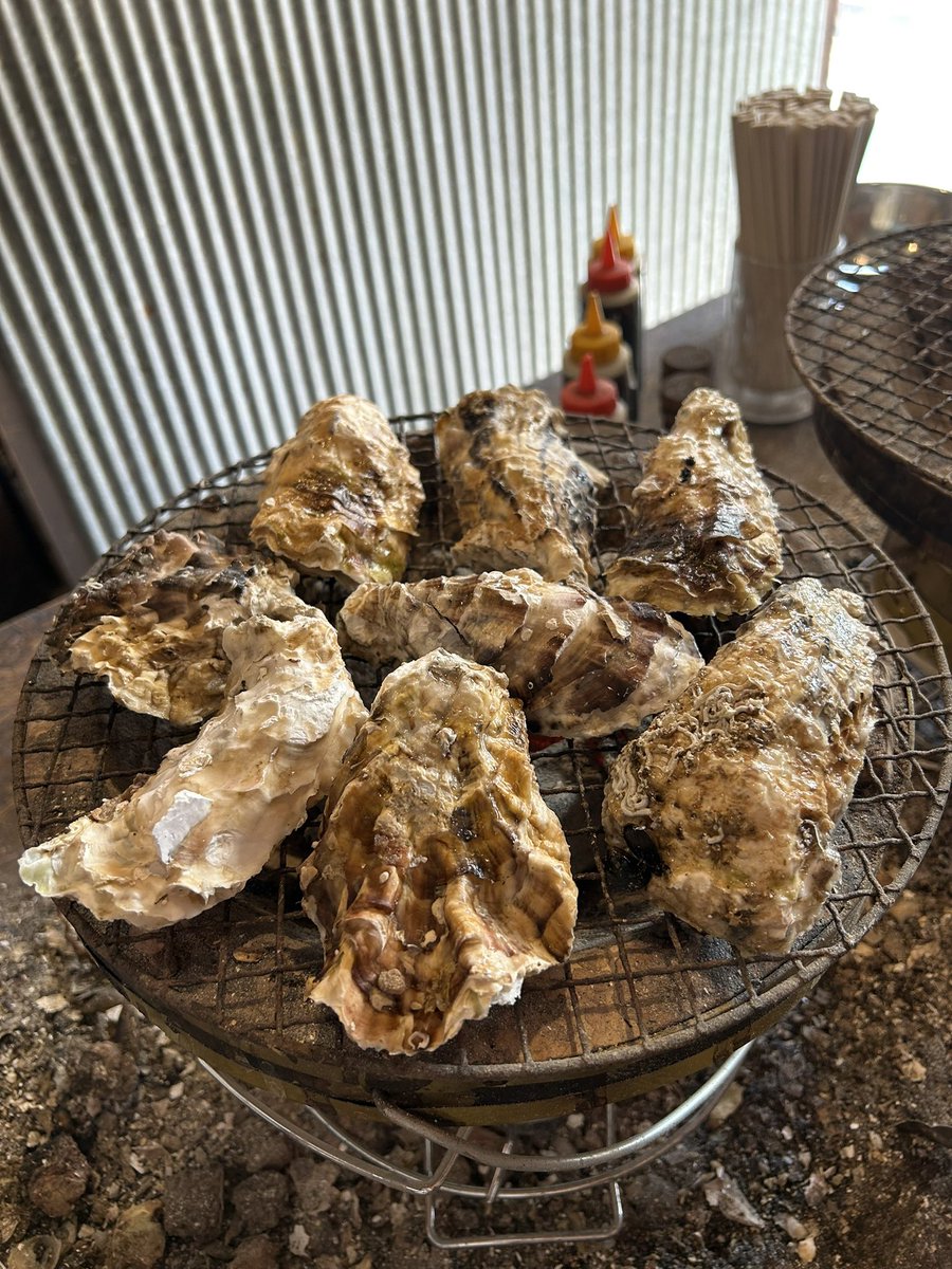 rmr69kit39's tweet photo. 40分牡蠣食べ放題からのクロワッサンソフトクリーム https://t.co/PTdC50sKhg