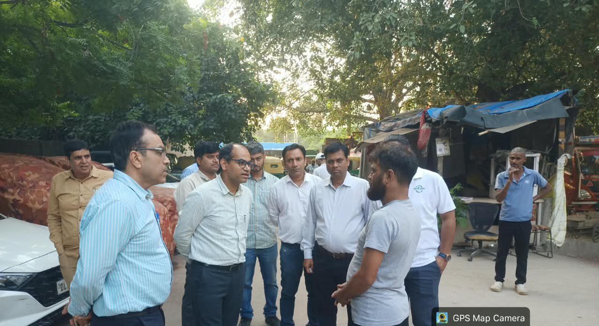 MCD_Delhi's tweet photo. From Inspection to Improvement!
The Deputy Commissioner, MCD South Zone, conducted an inspection of Khanpur, Pushp Vihar and Madangir to review civic conditions and assess ongoing work in the areas.
@gupta_rekha @CMODelhi @praveshwahi @DCSOUTHZONE
#MCD #MCDCares #Delhi #CleanDelhi #GreenDelhi #SouthZone #Delhi