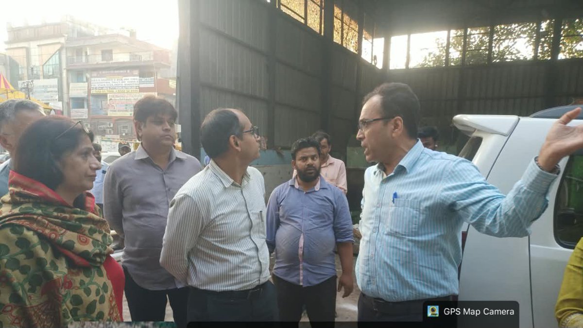 MCD_Delhi's tweet photo. From Inspection to Improvement!
The Deputy Commissioner, MCD South Zone, conducted an inspection of Khanpur, Pushp Vihar and Madangir to review civic conditions and assess ongoing work in the areas.
@gupta_rekha @CMODelhi @praveshwahi @DCSOUTHZONE
#MCD #MCDCares #Delhi #CleanDelhi #GreenDelhi #SouthZone #Delhi