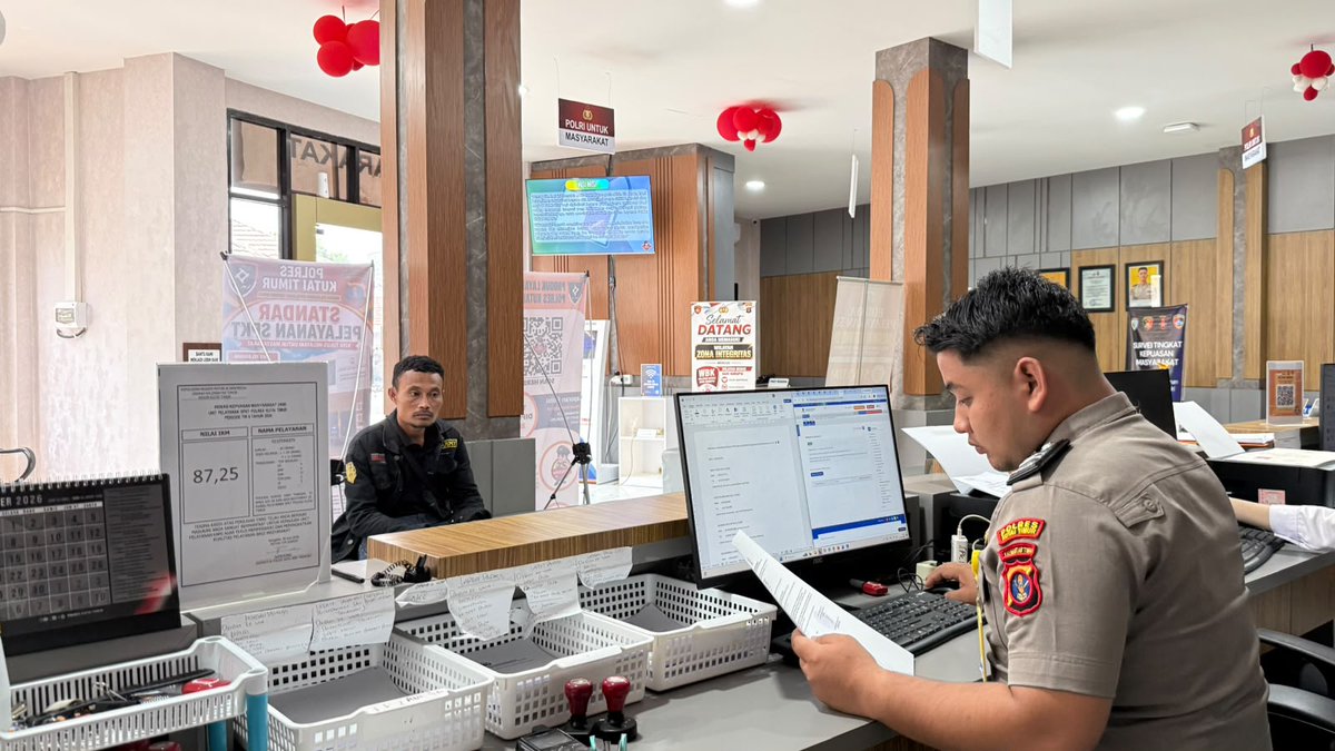 KutimSpkt's tweet photo. 🤝 POLRI BERSAMA MASYARAKAT

Polri hadir memberikan pelayanan yang ramah, humanis, dan responsif bagi perempuan dan anak demi mewujudkan lingkungan yang aman, nyaman, dan terlindungi. 👮‍♂️💜

Bersama Masyarakat, Polri Melindungi dan Mengayomi. 🇮🇩

#PolriBersamaMasyarakat https://t.co/NP77r8hG59