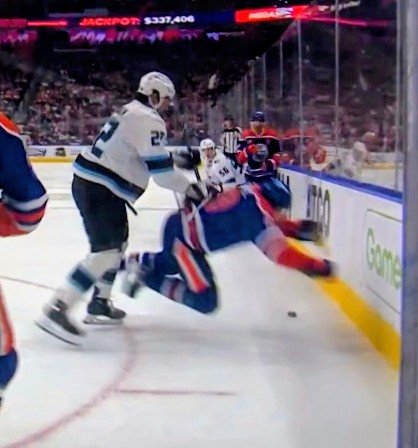 keggsports's tweet photo. A story in 4 parts 🧡💙
#letsgooilers https://t.co/4JVmMRWg49