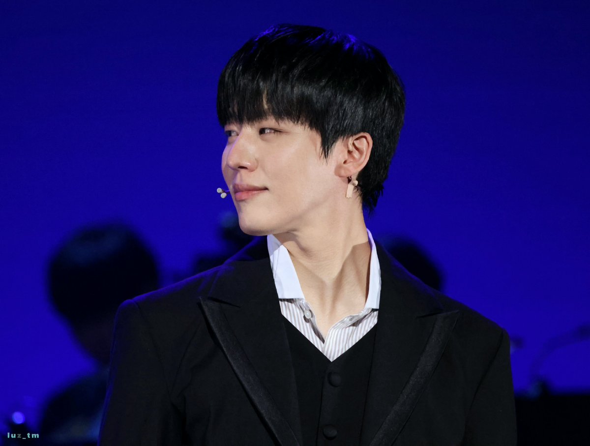 _luz_pic's tweet photo. 261017 라흐마니노프 커튼콜 원태민

같은 순간 
낮과 밤의 탬라흐 💙 https://t.co/7riMn5QUgD