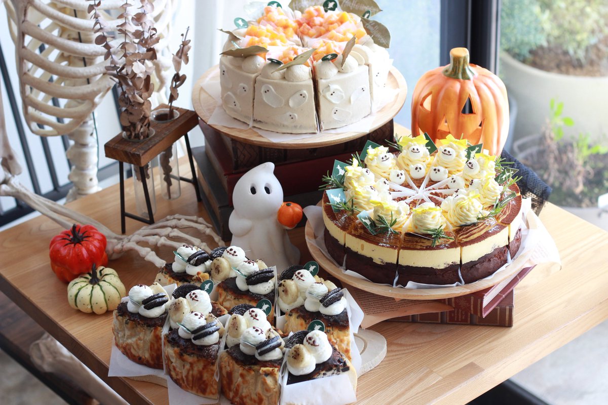 S_witch_cafe's tweet photo. 10月18日(日) は 12:00 OPEN 🌟⁡⁡⁡⁡⁡⁡

営業時間は 12:00～18:00 です。⁡⁡⁡⁡⁡⁡⁡
⁡⁡
本日のケーキラインナップ🍰

·柿とアールグレイ紅茶のショートケーキ

·かぼちゃミルクムース＆ガトーショコラ

·OREO＆バナナ バスクチーズケーキ

etc…
 https://t.co/VSaxpi5kS9 https://t.co/fHlRBUTTb5