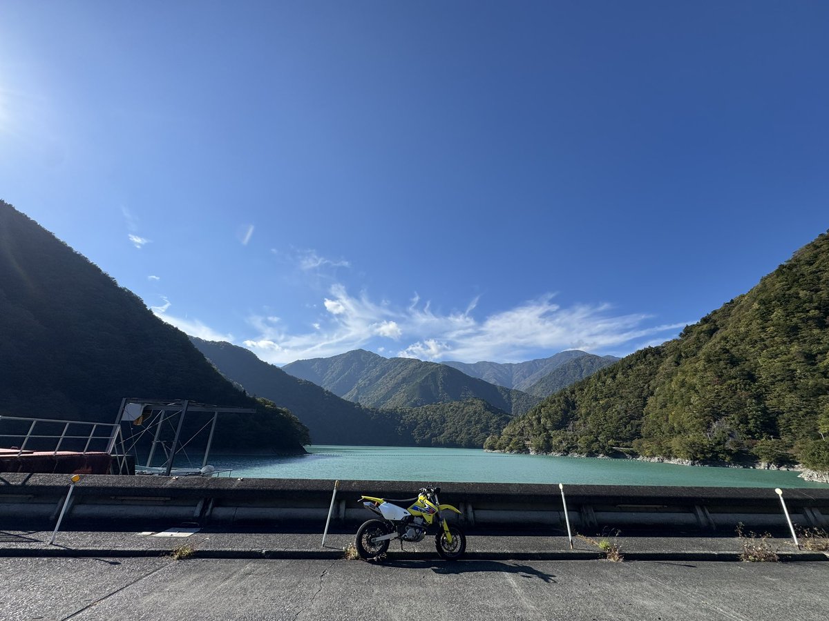 mudman92drz's tweet photo. からの静岡最北部

畑薙第一ダム

もう風が軽く冬を感じさせが、紅葉はまだ先 https://t.co/SguxQeQoqy