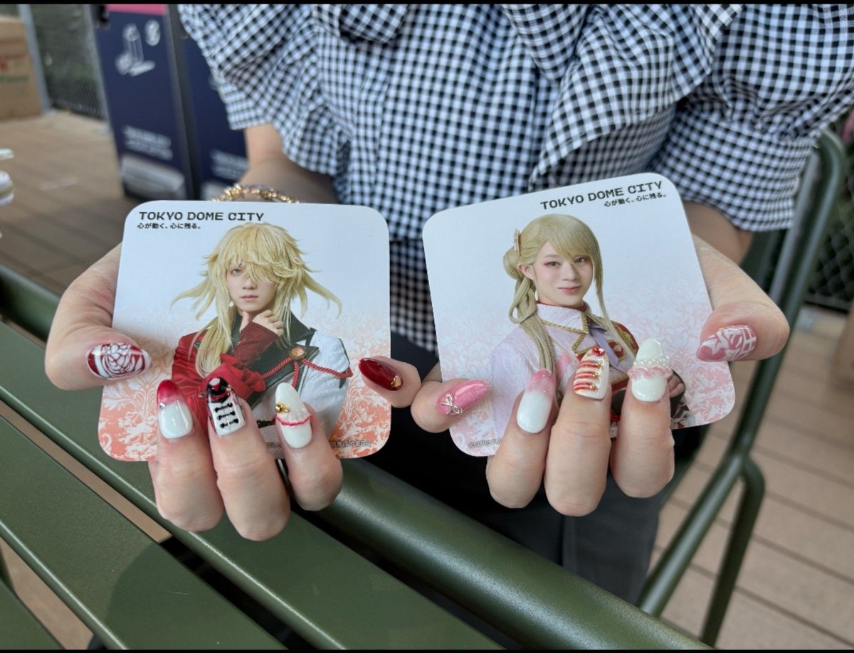 yozakuramai_mai's tweet photo. 友達が推しネイルつくってくれてルンルンだったんだけど、
コラボフードランダムがこれで最高すぎた♡
ほんとにありがとう
(コラボフードランダムも1枚は友達が引いてくれた) https://t.co/uFS56gPW8g