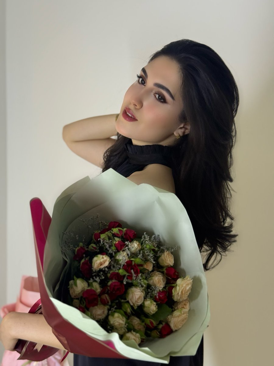SabaPorteghal's tweet photo. به عنوان یه دختر دلم میخواد توی اتاقم همیشه بوی تازگی گل بیاد. گل زیاد😭💕 https://t.co/csu58LKt4G