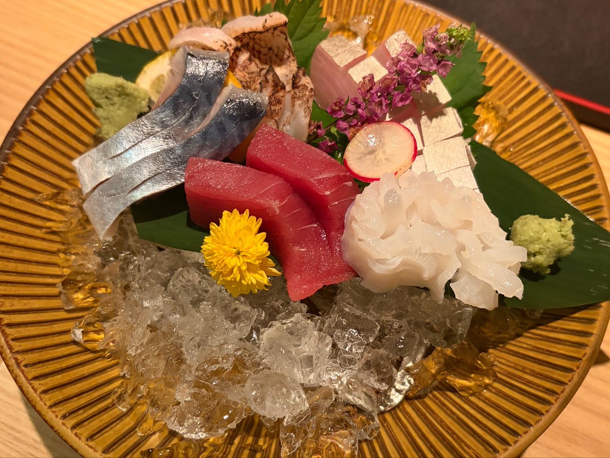 usaQm3's tweet photo. 前祝い🎂✨️
鱧の湯引きが美味しすぎた〜🤤 https://t.co/MQbrZGOf7I