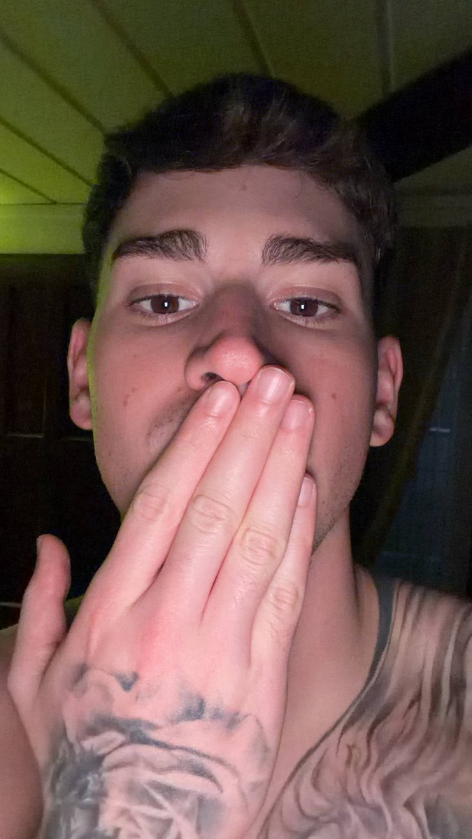 knoxxunseen's tweet photo. Want a flying kiss or you will come over ? https://t.co/PpGWcuyNvn