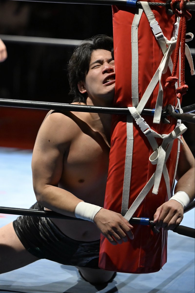 PMC0509's tweet photo. めり込む安齊。
#ajpw #安齊勇馬 https://t.co/w7IFWMQkhm