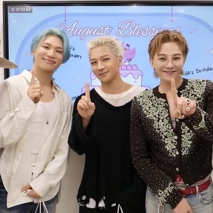 DC_BIGBANG_VIP's tweet photo. 📌 #BIGBANG #2026MAMAVOTE🔥

☝️🔝 🙇🏻‍♀️🙇🏻‍♂️ VIP 화이팅! https://t.co/loRsUTg4tc