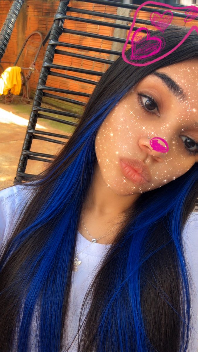Sahlzks's tweet photo. Oi quero meu cabelo azul agora https://t.co/2jJQgUTwwO