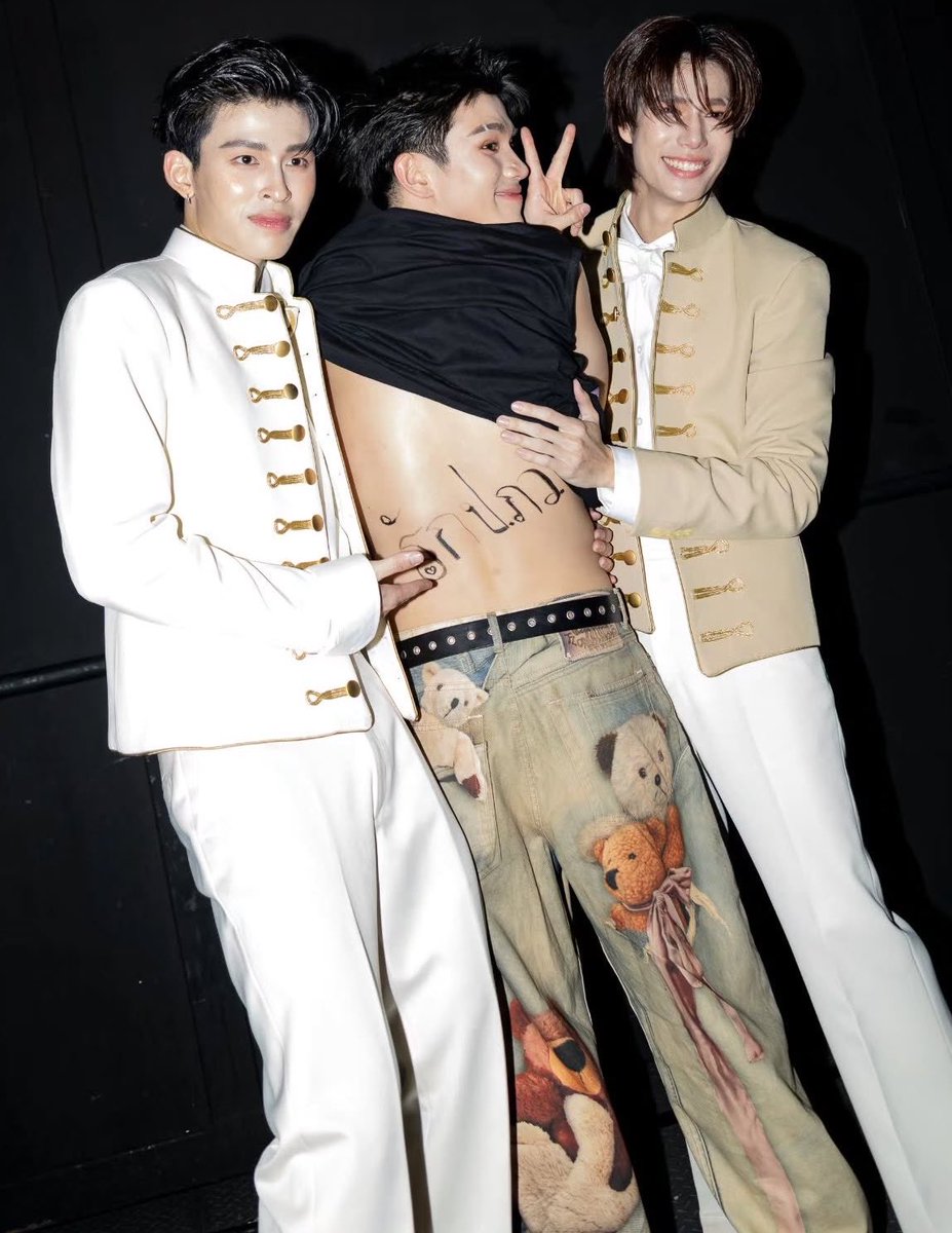 baejeesss's tweet photo. น้องโฟ้ดเข้าใจความรู้สึกปภวยัง55555555555555555555555555555

KEEP GOING AMAZING FOURTH
#FourthConcertD2  
#Fourthnattawat #โฟร์ทณัฐวรรธน์ https://t.co/xaA2KyLD6P