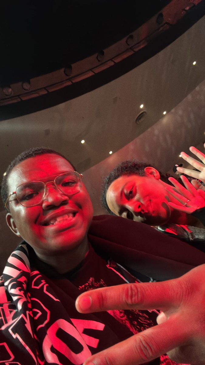 turbo_trilo1's tweet photo. #WWEHonolulu WE MADE IT https://t.co/EYR9DDNRA5
