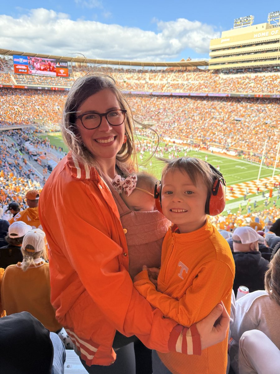 gberg88's tweet photo. Baby Rose’s first game was a special one. Seems like the winning streak continues… just like Wes said about Hank. 💛 

Thanks to all who stopped and said hello. Means more than I can ever say. 

Go Vols🍊 https://t.co/3F2TlGmQ2n