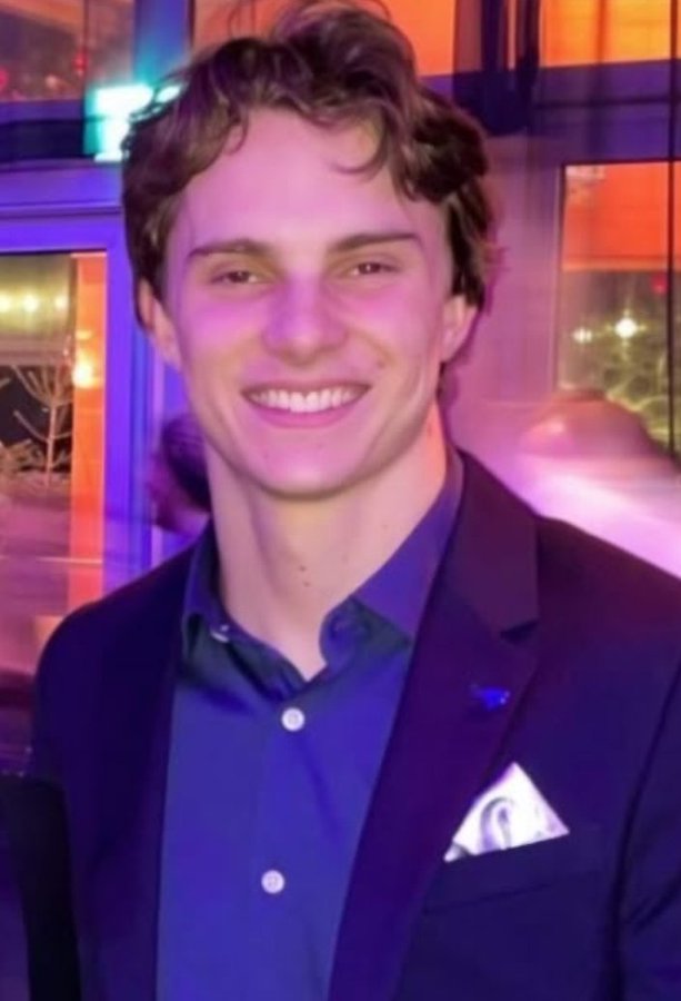 hOP81ngforwdc's tweet photo. i’ll give you a better one. oscsuit in bowtie, necktie, and open neck https://t.co/ZeIXMkMcRX