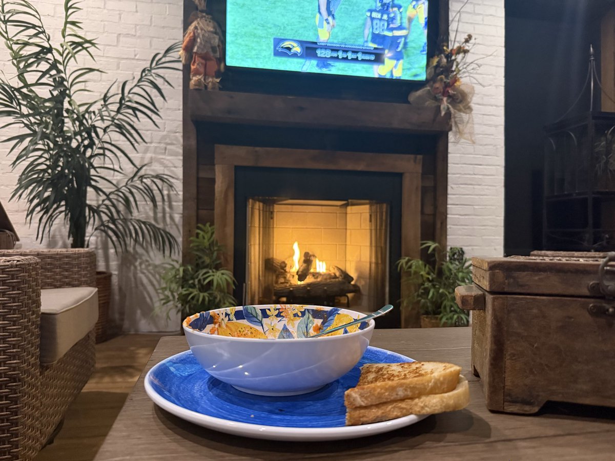 RyanKellyUSA's tweet photo. Why do you work hard during the week?   For me, one great reason is to enjoy a nice night of tomato soup, grilled cheeese sandwiches, and a fire going in our screened in porch with college football playing. https://t.co/7Ew380xtqe