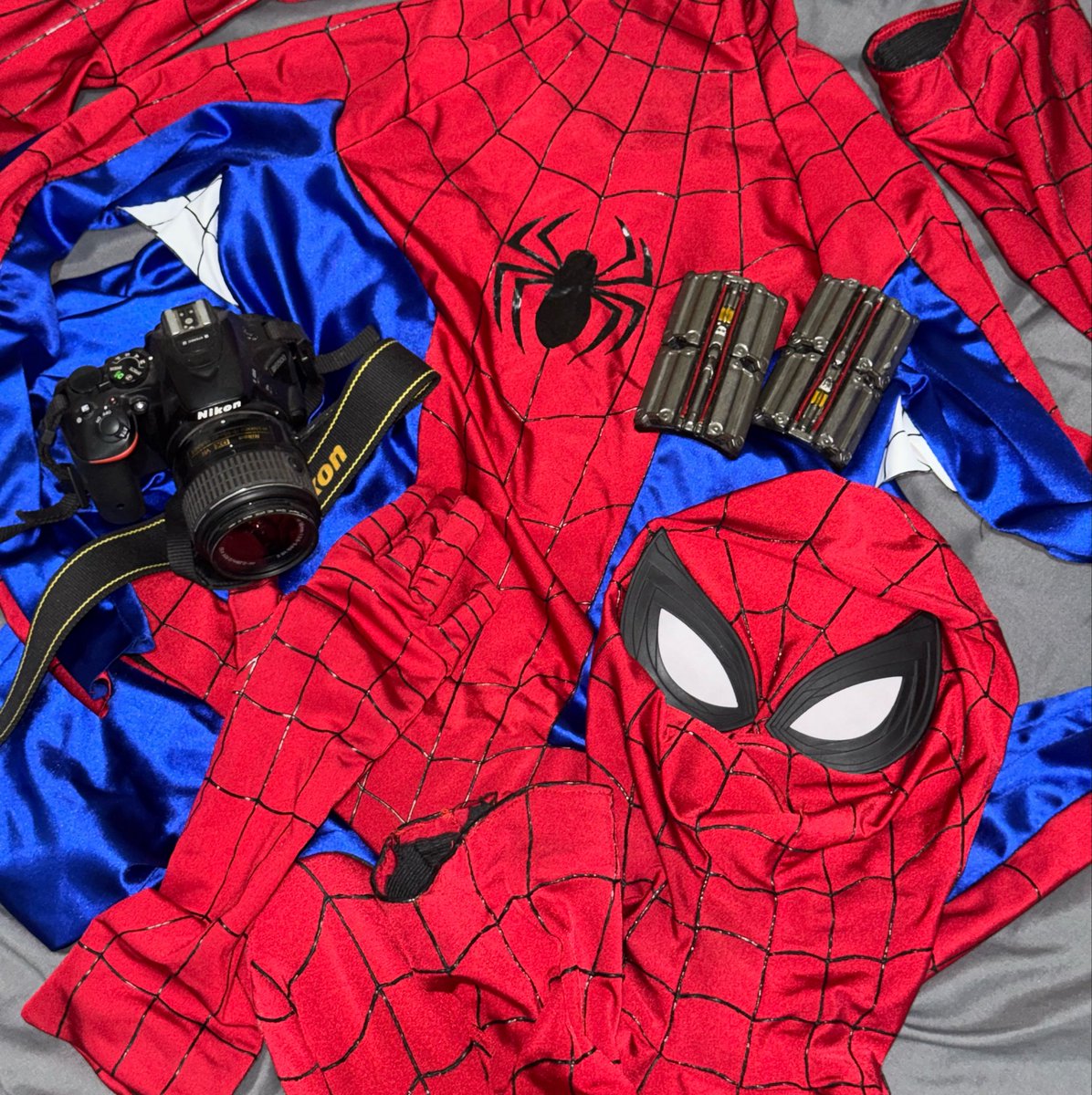 glupsh1tt0's tweet photo. a friend wanted me to take pics of my suit pieces, and i thought it looked cute so https://t.co/NTMAtlWvNH