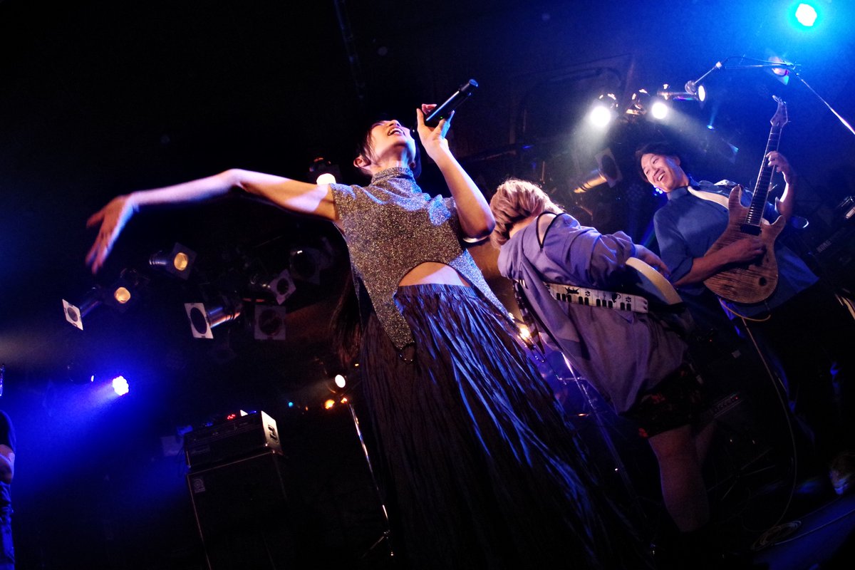 howancingsaga2's tweet photo. 昨日は久し振りのノービア。前回出演から3年も空くと様変わりしていて刺激をたくさん戴き感謝。個人的な細々とした反省点は多々有りますがバンド演奏を披露する上での大局観的な何かを掴みつつある手応えが心地よくて嬉しくてワクワク。写真はケンシンさん@LikeFreeLife いつもありがとうございます。 https://t.co/kZJfB1fjo3