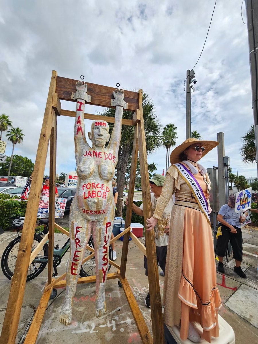 Nowivedoneit's tweet photo. American misogyny on display at the Ft. Lauderdale, Fl No Kings rally today. https://t.co/SrPfhwVQzi