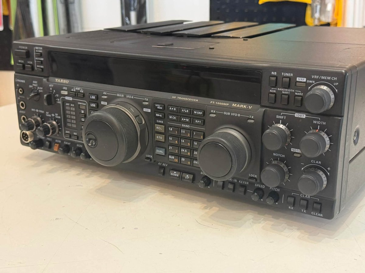 hamradio010's tweet photo. 📻 A shack heavyweight with 200W of punch!
Second-hand Yaesu FT-1000MP Mark V — $500

⚡ HF all-mode transceiver
🔎 Some cosmetic marks, as shown in the photos — reflected in the price.

#Yaesu #FT1000MP #AmateurRadio #SecondHand #Radioworld https://t.co/2tlQGPfQr8
