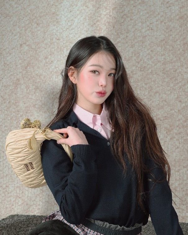 DewlitMaiden's tweet photo. ⠀⠀⠀
today's little agenda awaits, and i do hope the day shall be kind to me. 
⠀⠀⠀ https://t.co/hXRTnDxPgT