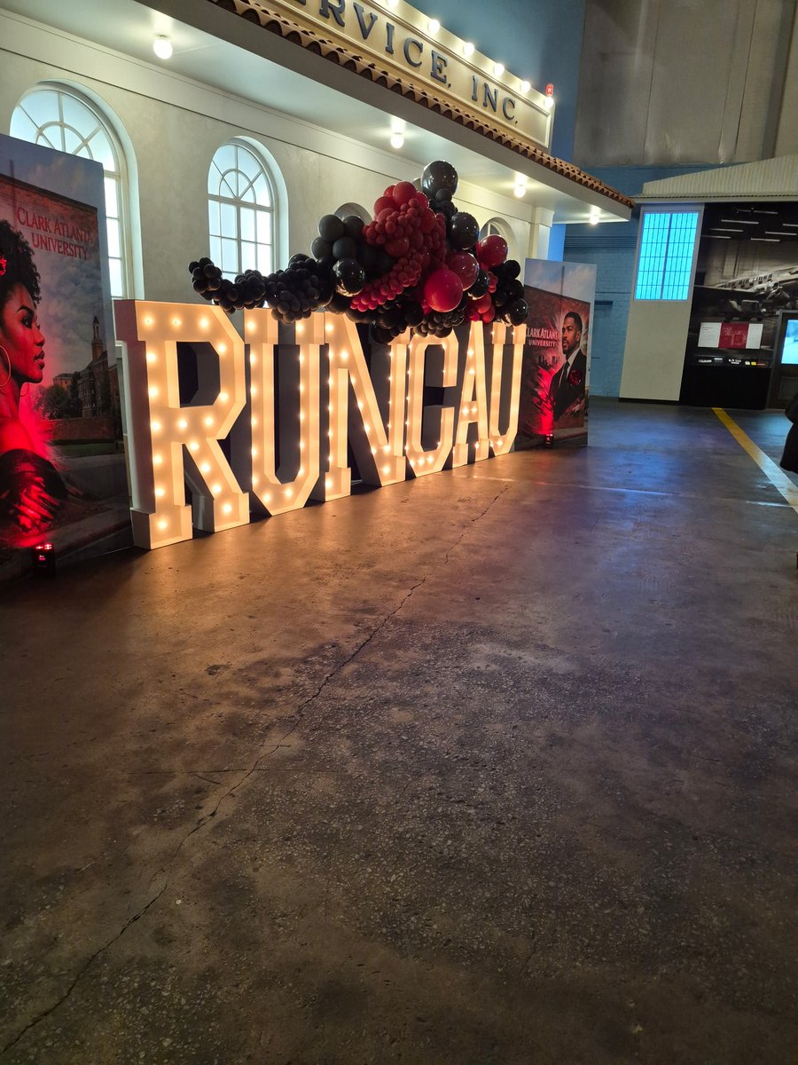 USofSOLO's tweet photo. Last night from the #RUNCAU event at #DELTAMUSEUM, TRIED SOMETHING NEW WITH THE LOOK, THANKS TO MY BABY SISTER... I THINK IT TURNED OUT ALRIGHT #SOLOSHIDD https://t.co/PggQUKbUVV