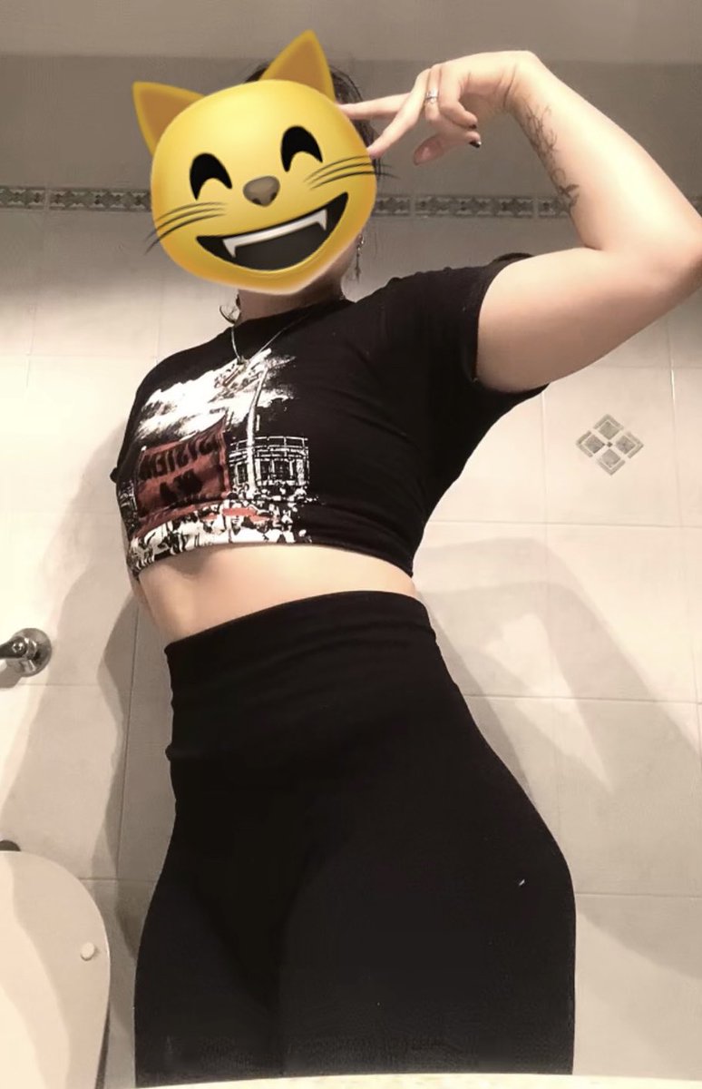 Veliful's tweet photo. So I did this thing called bulking and now doing this thing called cutting again 😭 AHH

I’m trying my best 🥺🥺 https://t.co/9VS3j0ybGj