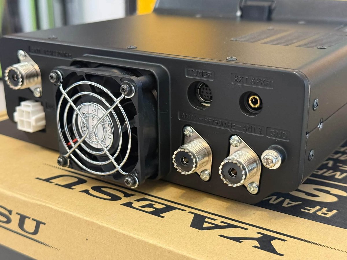 hamradio010's tweet photo. 📻🔥 SECOND HAND YAESU FTDX-1200 HF BASE STATION TRANSCEIVER WITH BAND SCOPE 🔥📻
💷 Price: $500
🚚 FAST DELIVERY

📦 Boxed, complete with:
✔️ Original manual
✔️ DC lead
✔️ Microphone

🔎 With Bandscope
👌 In nice condition
📡 Widebanded – ready for action in your shack! https://t.co/sUMBmBx3gc