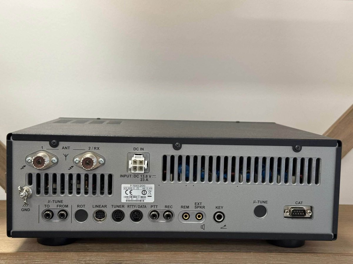 hamradio010's tweet photo. 📻🔥 SECOND HAND YAESU FTDX-1200 HF BASE STATION TRANSCEIVER WITH BAND SCOPE 🔥📻
💷 Price: $500
🚚 FAST DELIVERY

📦 Boxed, complete with:
✔️ Original manual
✔️ DC lead
✔️ Microphone

🔎 With Bandscope
👌 In nice condition
📡 Widebanded – ready for action in your shack! https://t.co/sUMBmBx3gc