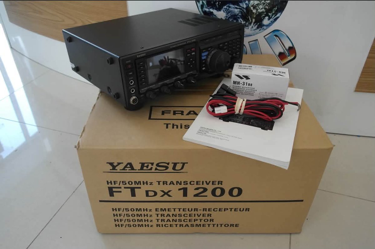 hamradio010's tweet photo. 📻🔥 SECOND HAND YAESU FTDX-1200 HF BASE STATION TRANSCEIVER WITH BAND SCOPE 🔥📻
💷 Price: $500
🚚 FAST DELIVERY

📦 Boxed, complete with:
✔️ Original manual
✔️ DC lead
✔️ Microphone

🔎 With Bandscope
👌 In nice condition
📡 Widebanded – ready for action in your shack! https://t.co/sUMBmBx3gc