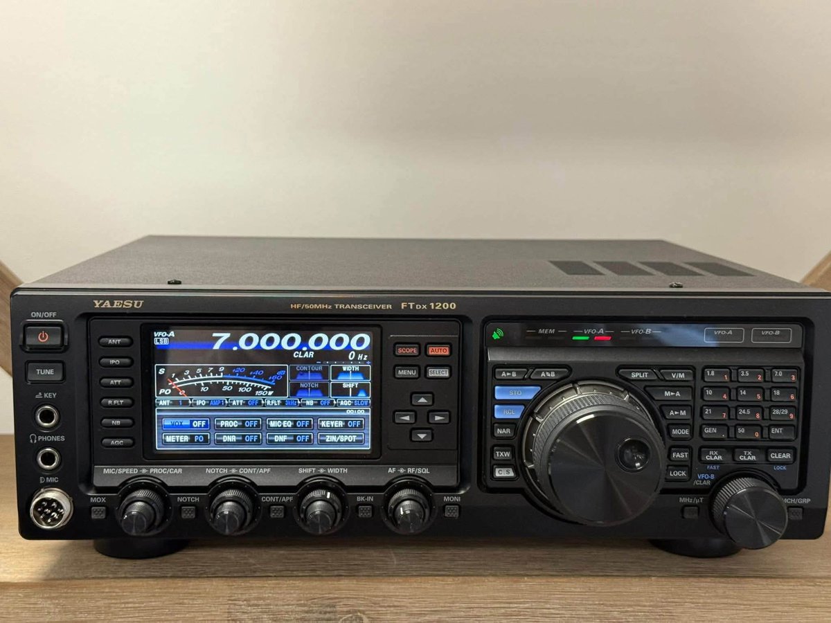 hamradio010's tweet photo. 📻🔥 SECOND HAND YAESU FTDX-1200 HF BASE STATION TRANSCEIVER WITH BAND SCOPE 🔥📻
💷 Price: $500
🚚 FAST DELIVERY

📦 Boxed, complete with:
✔️ Original manual
✔️ DC lead
✔️ Microphone

🔎 With Bandscope
👌 In nice condition
📡 Widebanded – ready for action in your shack! https://t.co/sUMBmBx3gc